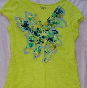 Bay Studio green shirt with print .